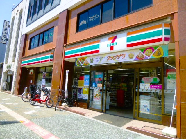 セブンイレブン名古屋浅間町店　フリー画像