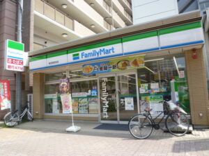 ファミリーマート東別院駅前店　フリー画像